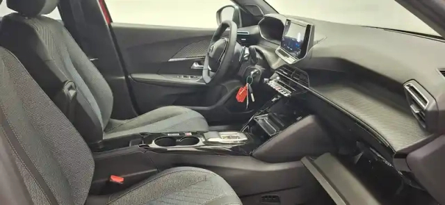 Peugeot 2008 hybrid 145 e-dcs6 — photo 103