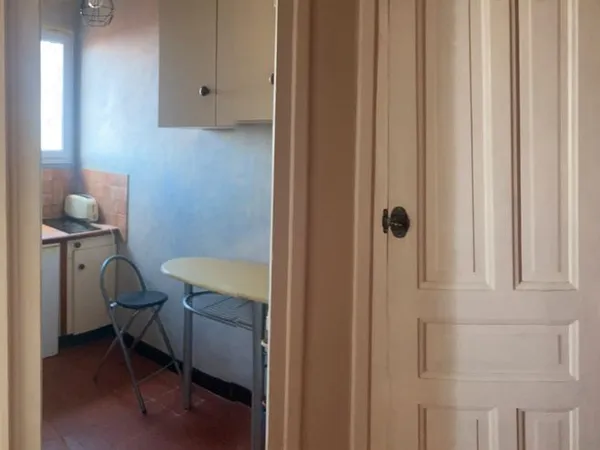 CLERMONT-FERRAND, particulier loue studio/f1 meublé (cuisine et chambre séparées) pour étudiant