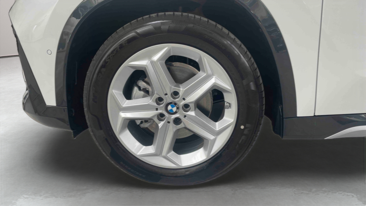 BMW iX1 eDrive20 — photo 16