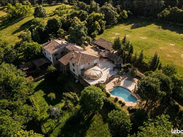 Propriété 26 pièces 669 m²