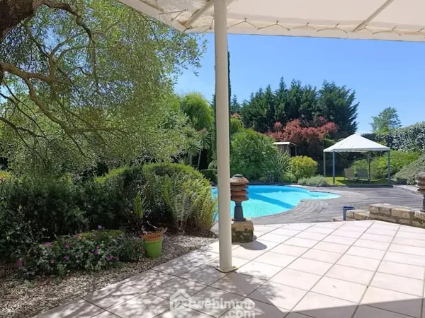 Maison 9 pièces 250 m²