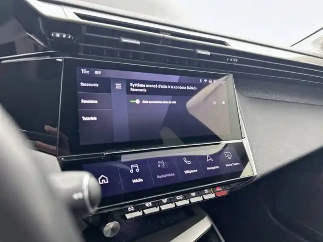 Peugeot 408 phev 225 e-eat8 — photo 20