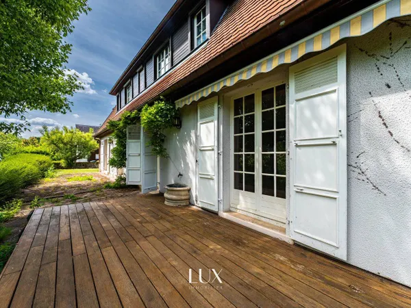 Maison 6 pièces 218 m²