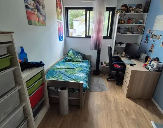 Chambre meublée à louer chez l'habitant