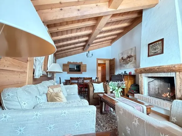 MEGÈVE - ROCHEBRUNE | Duplex familial , 3 chambres + mezzanine + cheminée