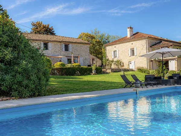 Belle propriété quercynoise avec 2 grandes maisons, piscine
