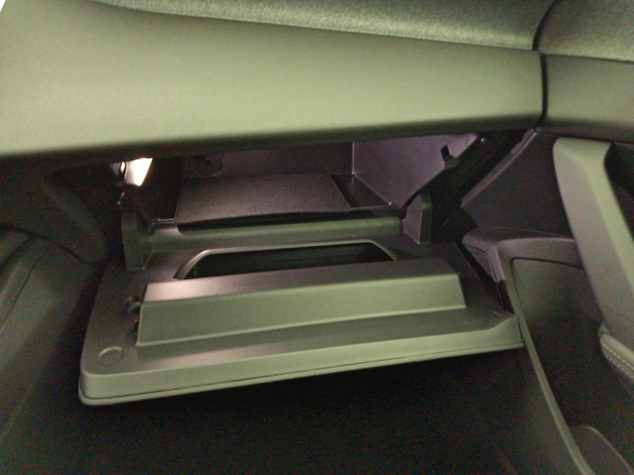 Peugeot 308 hybrid 145 e-dcs6 allure — photo 19