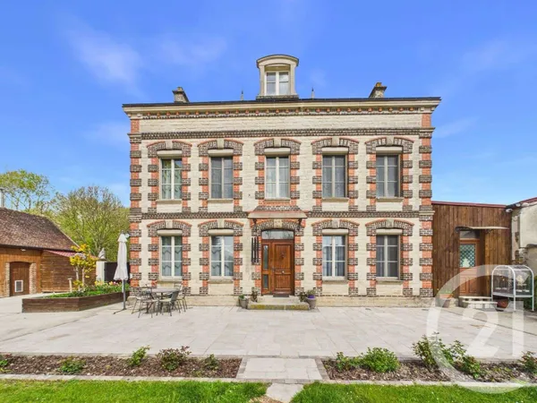 Maison 9 pièces 235 m²
