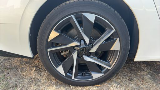 Peugeot 308 SW 1.6 THP PureTech 180 Hybrid e-EAT8 - Allure Pack – 2022 – 70195 km – Hybride rechargeable – Boîte Automatique — photo 27