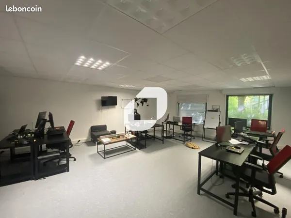 Bureau 902 m²