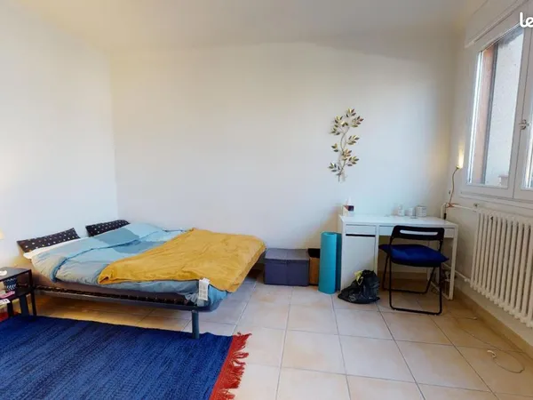 Chambre 5 pièces 68 m²