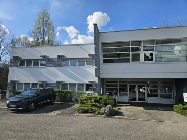 Local professionnel 273 m²