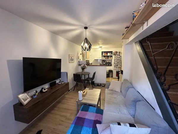 Maison de ville à Villefranche-de-Rouergue, 61 m² - Proche de toutes commodités