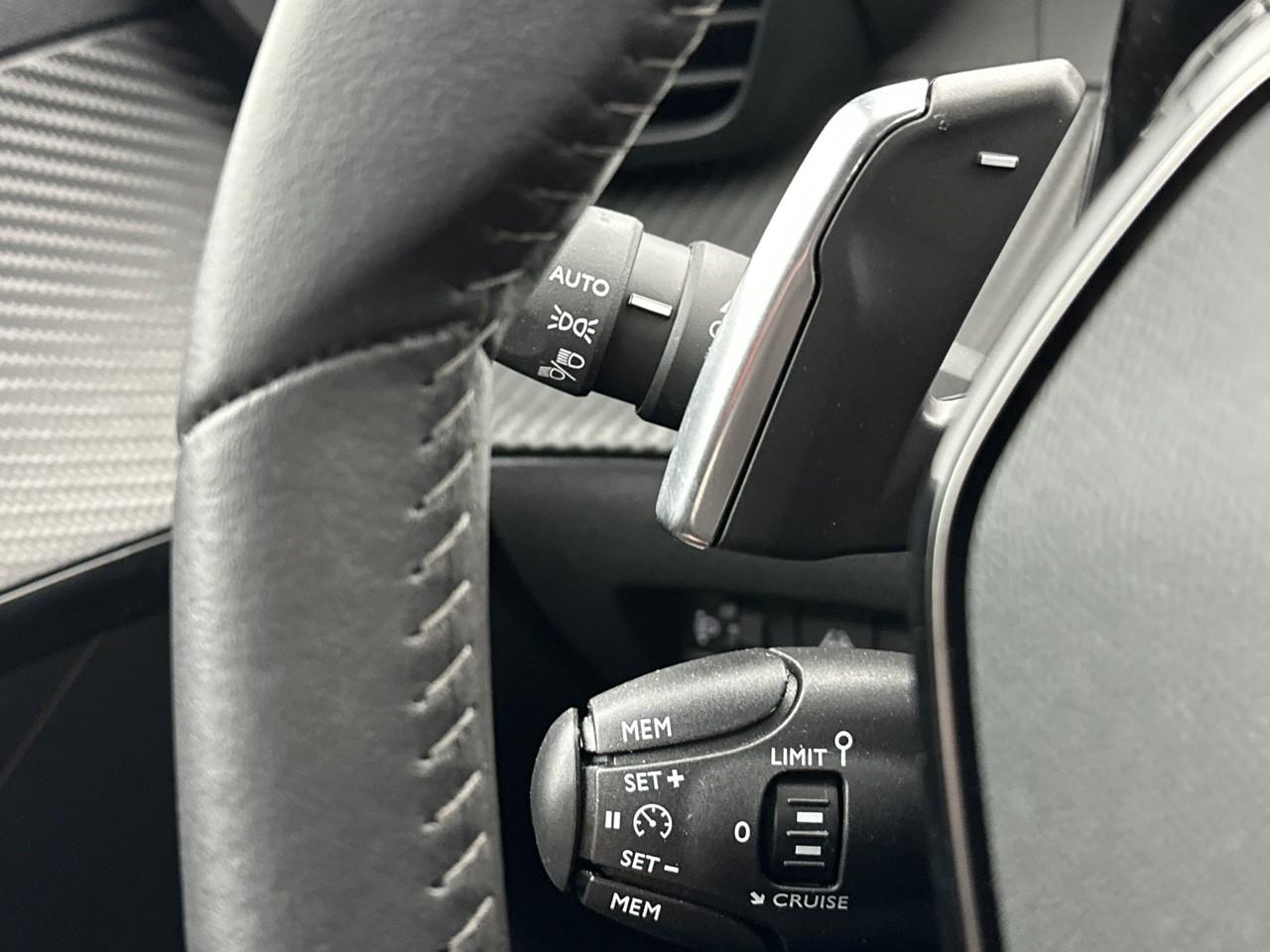 Peugeot 208 puretech 100 s&s eat8 style — photo 17