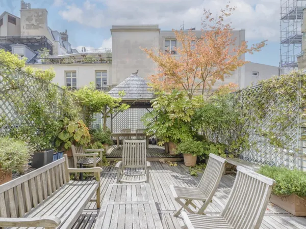AVENUE MONTAIGNE /TERRASSE