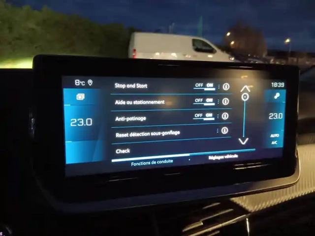 Peugeot 208 puretech 100 s&amp;s bvm6 — photo 7