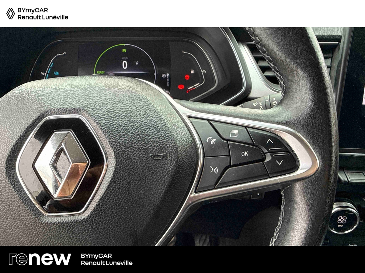 Renault Captur E-Tech full hybrid 145 — photo 17