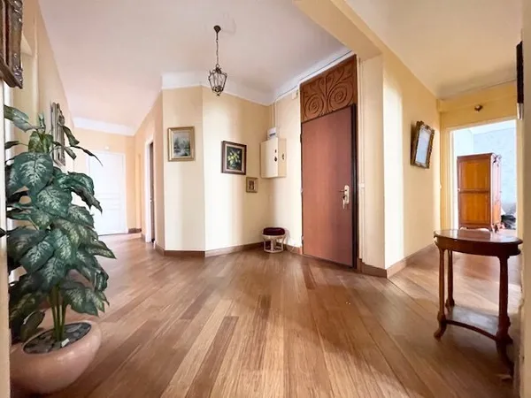 BASTIA CENTRE APPARTEMENT F4/5 AVEC ASCENSEUR