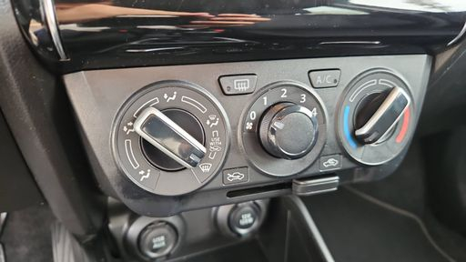 Suzuki Swift 1.2 DualJet 83 Hybride - Privilege – 2020 – 87265 km – Hybride essence – Boîte Manuelle — photo 8