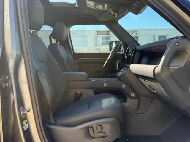 Land Rover Defender 110 2.0 p300e x-dynamic se — photo 13