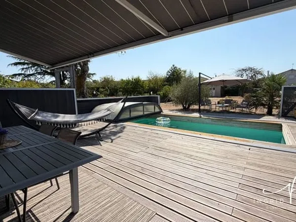 Maison familiale rénovée de 122 m2 avec 4 chambres, garage et
