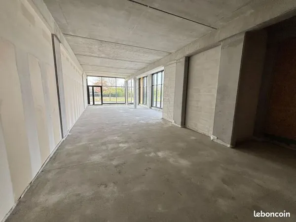 Entrepôt 202 m² TREMBLAY EN FRANCE