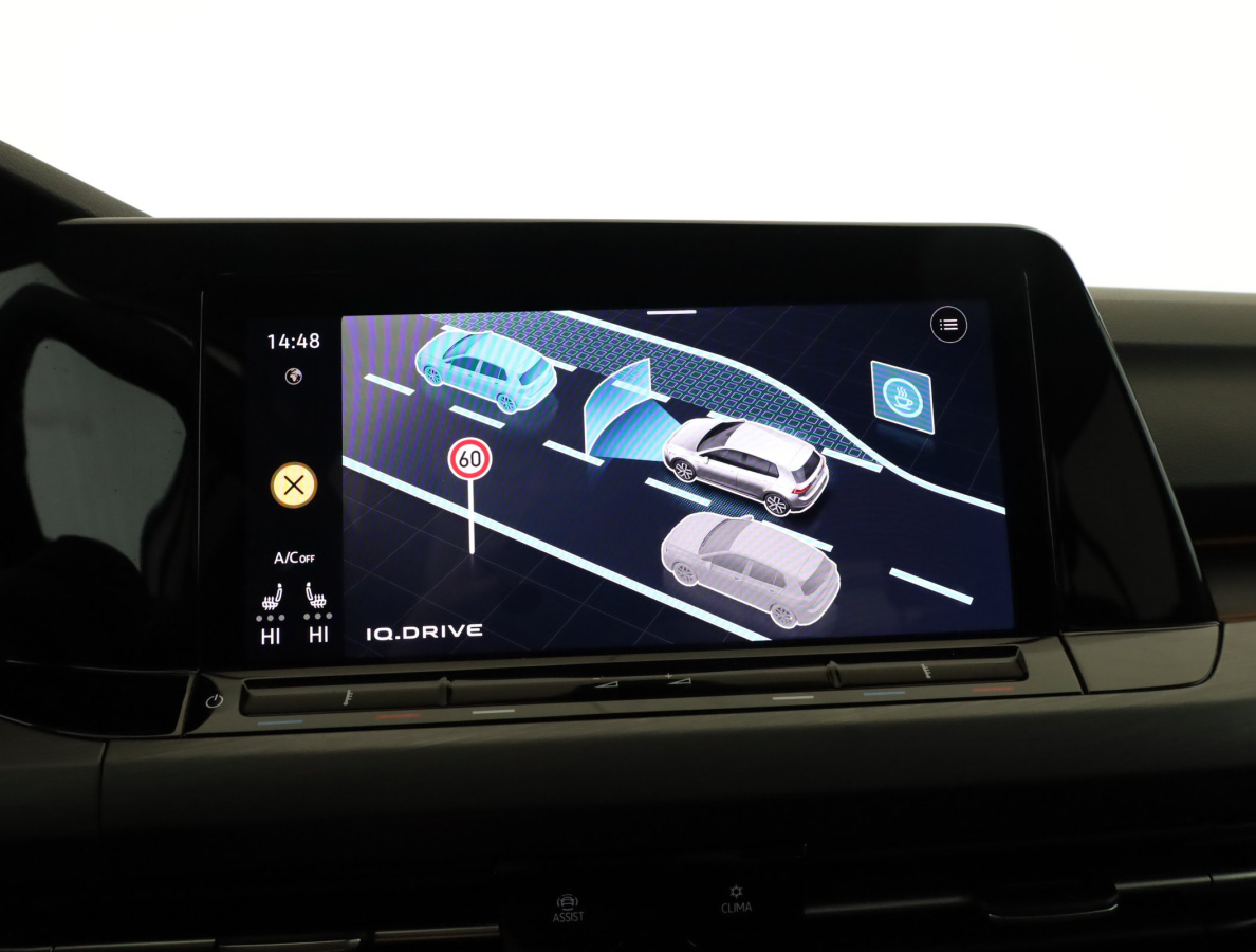 Volkswagen Golf 8 — photo 17