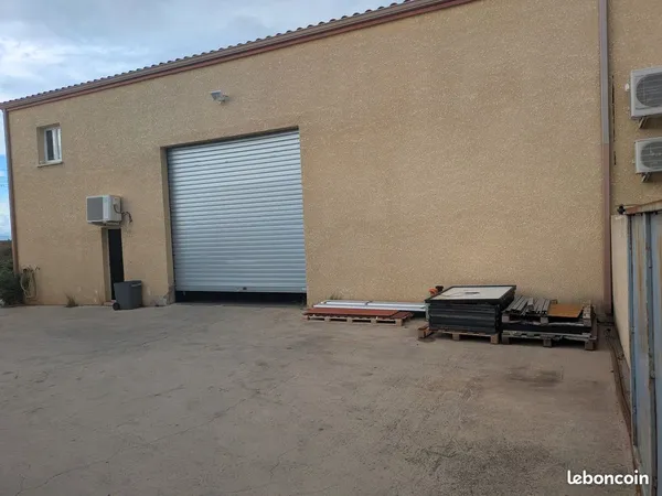 Entrepôt mixte hangar, bureau, habitation, de 290 m² sur un terrain de 520 m² à Coursan