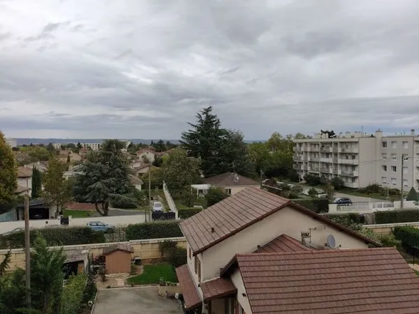 meublée 13 m² à Meyzieu Centre ? Tram T3 à deux pas,