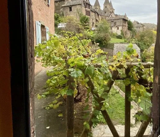 Conques en Rouergue maison lumineuse respectueuse de l'environement