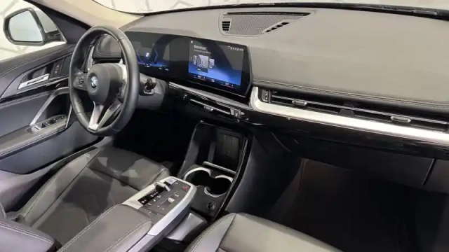 Bmw X1 i xdrive30 — photo 12