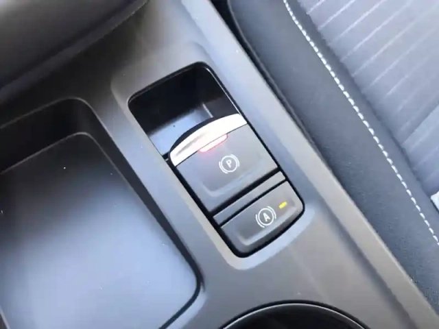 Renault Arkana mild hybrid 140 edc gsr2 — photo 17