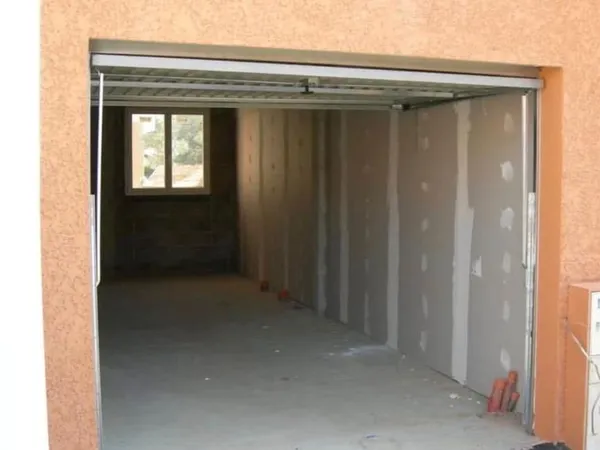 Location garage double en longueur sans eau ni électricité