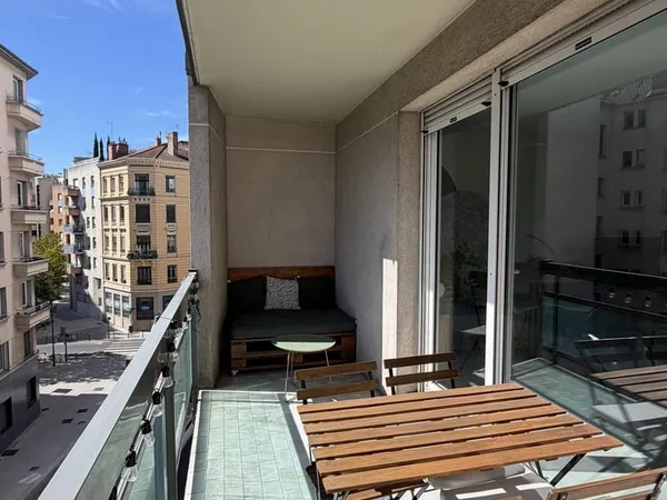 Villeurbanne Charpennes - T4 rénové, balcon, garage