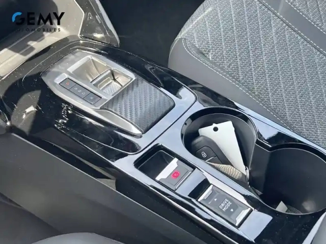 Peugeot 2008 electrique 54 kwh 156 ch — photo 39