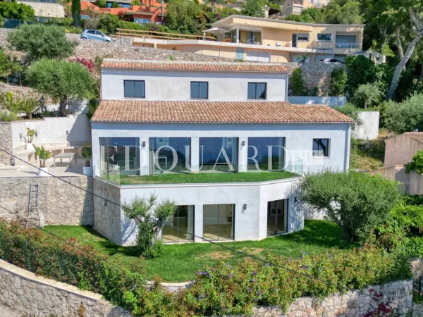 Villa d’exception avec une imprenable vue panoramique sur la Principauté de Monaco et la Méditerrané
