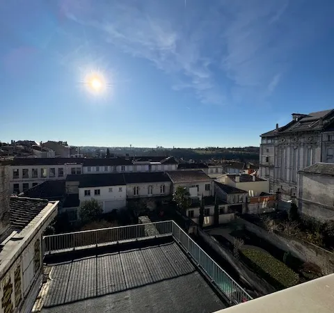 Vends appartement 56m² Angoulême Mairie - Théâtre - T2 très lumineux au calme dernier étage