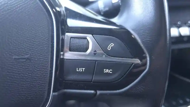 Peugeot 3008 1.2 puretech 130ch s&amp;s bvm6 — photo 24