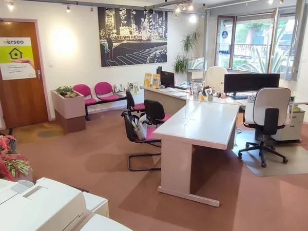 Bureau 98 m²