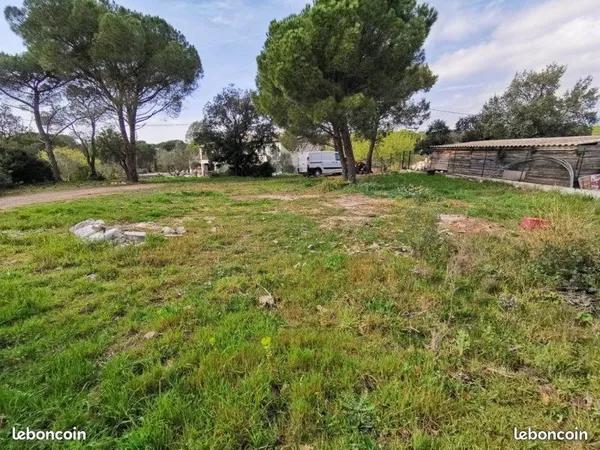 FRÉJUS (83600) - Terrain Bâtissable 1 074 m² (Divisible en 2 lots) - PA Accordé