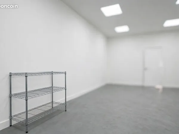 FDF - Box Stockage Entreprise 17m² Neuf Blanc - Proche Centre-Ville - Idéal Artisan / Commerçant