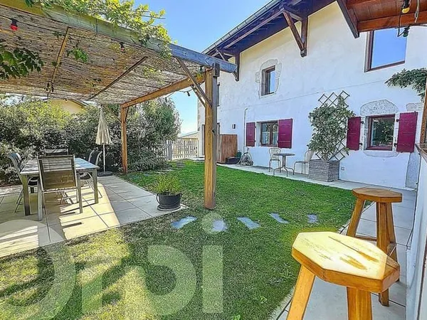 Maison 6 pièces 235 m²