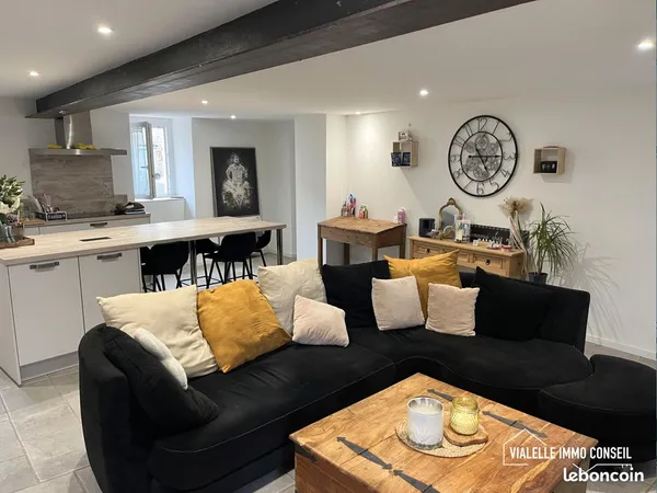 Maison de caractère rénovée au calme, coeur de village