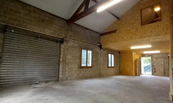 Local commercial 2 pièces 122 m²