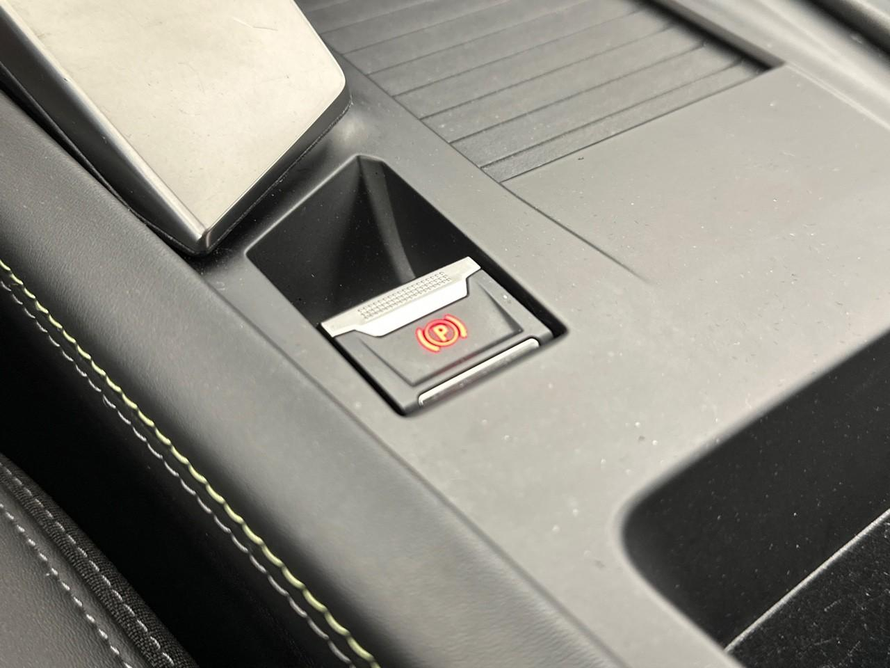 Peugeot 408 phev 225 e-eat8 gt — photo 32