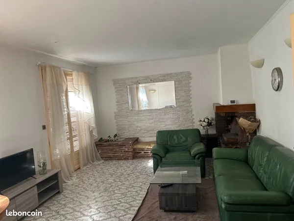 Chambre meublée
