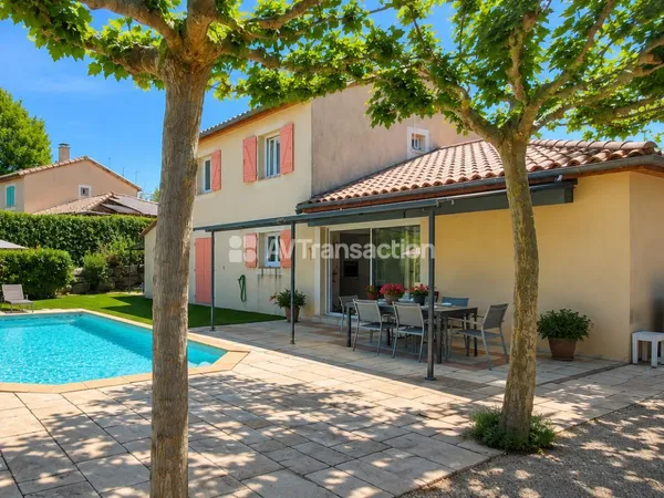 Villa avec piscine, 5 chambres, garage, pas de travaux
