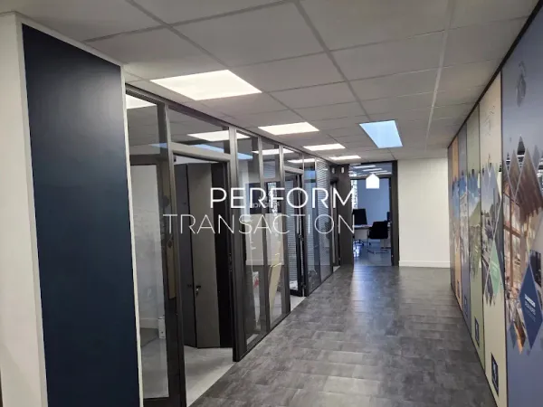 Local 11 pièces 309 m²