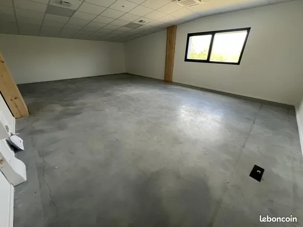 Bureau 50 m²