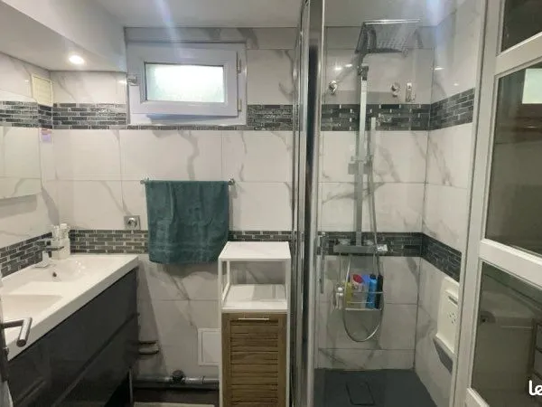 Appartement traversant 3 pièces au dernier étage